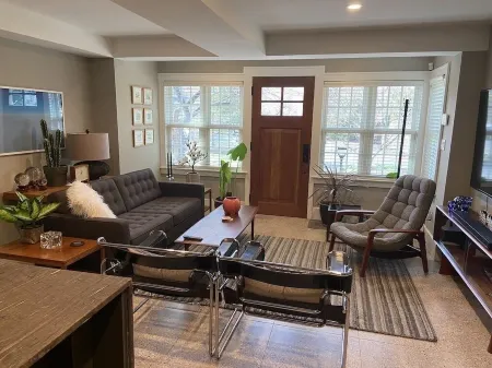 Suite nestled in a garden beside a 13 acre park in the heart of the city.