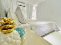 Stunning Studio w balcony for 2, 1 Queen Bed,1 Bathroom 5 mins to the beach