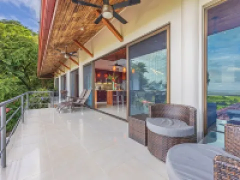 Exotica-All Suite House & Killer Views. On-site Staff-Gated Community-Paved Road Hôtels à : Savegre de Aguirre