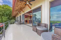 New!!-All Suite House & Killer Views. On-site Staff-Gated Community-Paved Road Hotels in Savegre