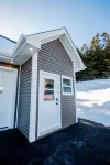 Jeannie & Clyde’s, a charming ocean view loft in Bay Bulls, NL. Hotel a 