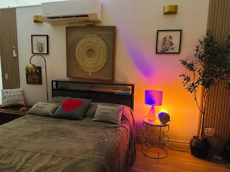 Sky Geo Dome on the Lake Отели в г. Леннокс энд Аддингтон Каунти