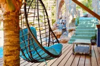 The Dock Resort: Includes boat for snorkeling out at the reef ! NEW LOW PRICE !