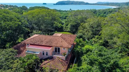 Walking distance to swimming beach, Studio apartment, super safe, near Samara