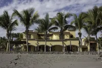 Escape To An Ocean Front Five Star Paradise : A 10 minute walk into Loreto
