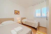 Apartment by the Sea and with Beautiful View, 2 Bedrooms, 4 Persons - balcony