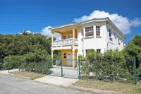 Modern Villa - UpstairsSt Philip Barbados, 5 min from Airport, AC, Wifi Parking โรงแรมใน