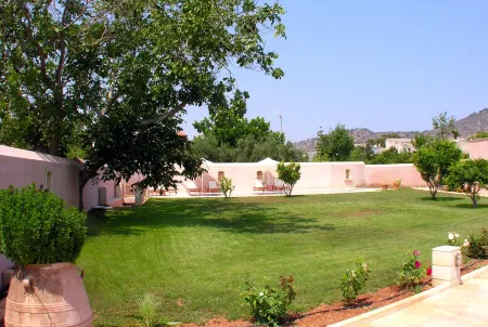 Luxurious villa with private private heated pool & spectacular views