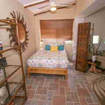 Private Resort with Amazing Pool and Gardens Rooms