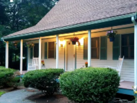 Beautiful Cape Home Steps to Santuit Pond /Boating, Swimming, Fishing Hotels in Mashpee