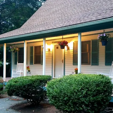Beautiful Cape Home Steps to Santuit Pond /Boating, Swimming, Fishing