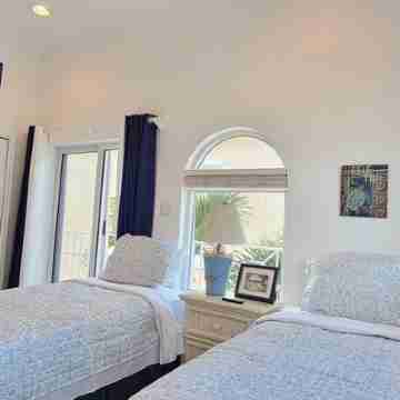 Ocean/Beachfront - stunning views! Seabreeze Villas Rooms