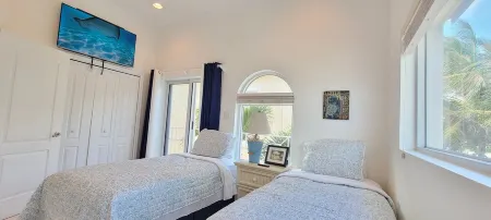 Ocean/Beachfront - stunning views! Seabreeze Villas