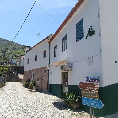 Casa Fonte do Meio Douro Отели в г. Армамар