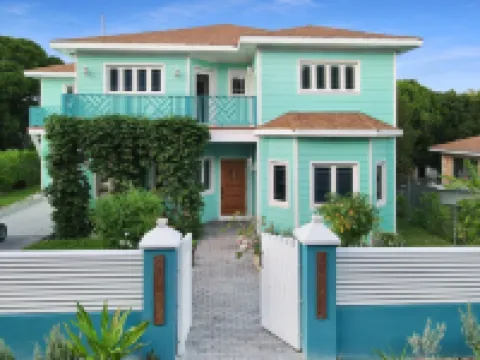 Todd’s Place Harbour Island Hotels in Dunmore Town