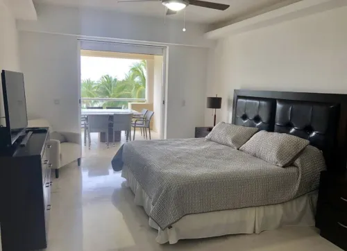 Beautiful private apartment with sea view 15 minutes from the airport