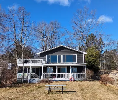 Lakefront Retreat: Escape to a SANDY Pet Friendly private Lake Huron Beach!