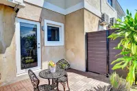 Cozy Condo Near Beach, Restaurants, Shops, Airport