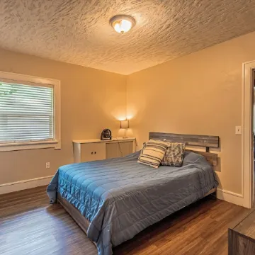 Mountain Views Newly Renovated Home