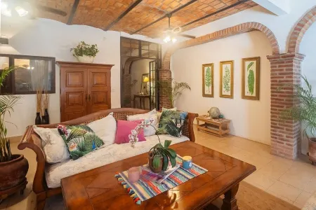 Charming Bambu Room in Casa Botanica