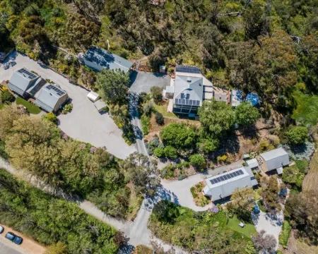 Riesling Trail & Clare Valley Cottages Hotels in Clare