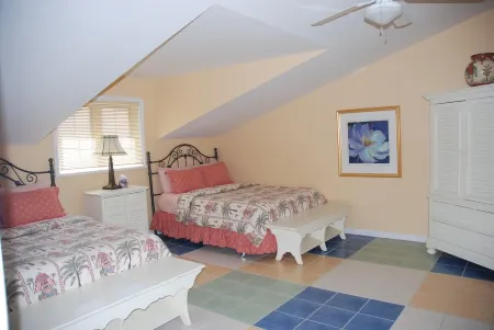 Luxury 5 Bedroom Ocean Front Villa Отели в г. Остров Парадайз