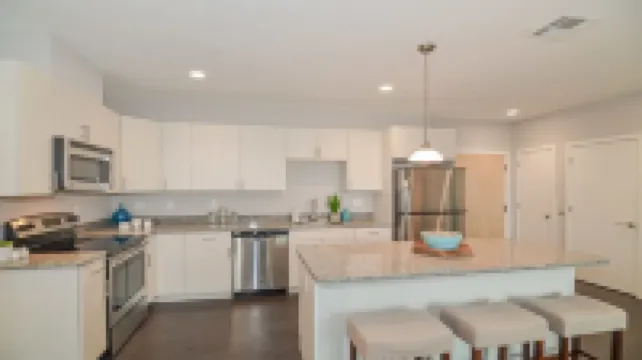 Beautiful new apartment 2bed/2bath Waltham