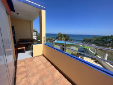 Ocean Front Home with 3 Suites, Salt Water Pool, Gated and Wifi. Gas BBQ Grill.