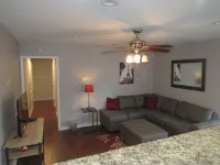 4 Bedroom Home - Great Location (Sleep 10 Guest)
