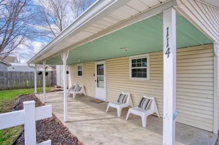 Lovely 2-Bedroom Home Located Close To It All