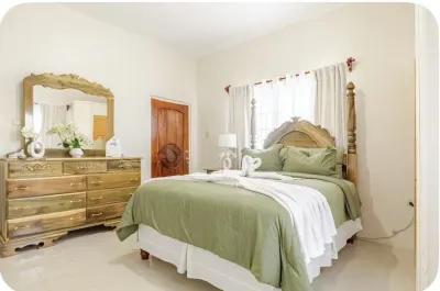 Charming townhouse in fantastic Runaway Bay with a seaview balcony.