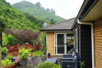 Only 4 km to Town. Beautiful Inside & Out, Relaxing,Tranquil, Great Home for All Hotels in 