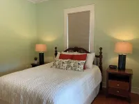 Delia's River Retreat:  Charming 3 Bedroom Cottage in St. Marys, Georgia Hotels near Kings Bay Village Shopping Center