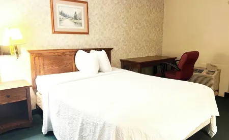 Blue Way Inn and Suites Lacrosse - 1 King Bed Non Smoking