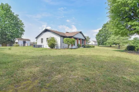 Cozy 2BR 2BA 5 min to lake 20 min to downtown CLT