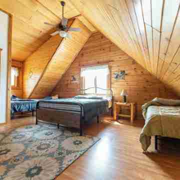 Cozy 3-bdrm cabin in Warrens with AC WiFi and a beautiful view off the back deck Rooms