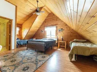 Cozy 3-bdrm cabin in Warrens with AC WiFi and a beautiful view off the back deck Hotels in Warrens