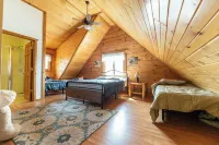 Cozy 3-bdrm cabin in Warrens with AC WiFi and a beautiful view off the back deck
