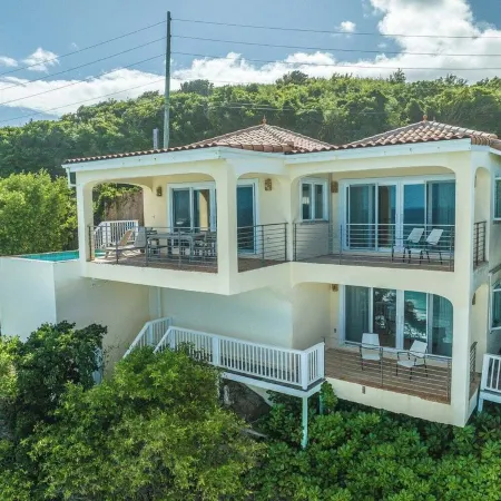 Enjoy Amazing Sea Views, Private Pool & Caribbean Breezes from This 2 Bd Villa!