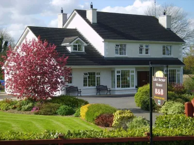 Lake Avenue House Hotels in Каван