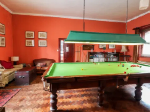Cook's Flat Hotels in Wrexham