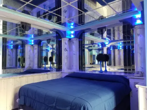 Gallery Holiday Motel Отели в г. 