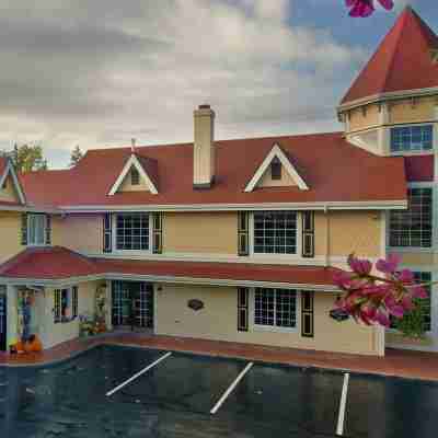 Silverton Inn & Suites Hotel Exterior
