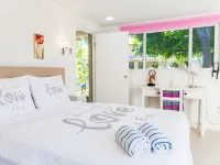 Casalina Garden 2 Blocks to Palm Beach & Kitesurfing School Hotels in Palm Beach