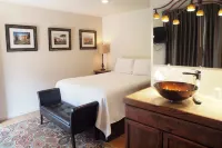 The Crest Motel