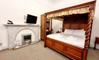 The Guards Hotel - Housity