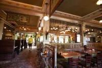 McMenamins Grand Lodge - Bar
