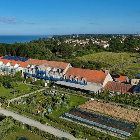 Eco-Domaine la Fontaine - Hotel-Spa - 300 m Plage de la Fontaine Aux Bretons