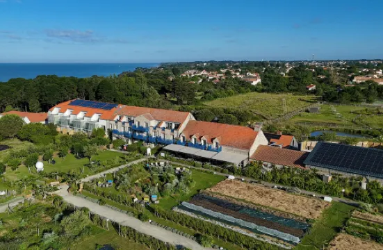 Eco-Domaine la Fontaine - Hotel-Spa - 300 m Plage de la Fontaine Aux Bretons