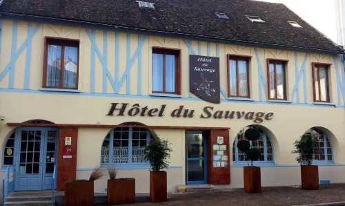 Logis Hôtel & Restaurant du Sauvage Hotels in Chartronges
